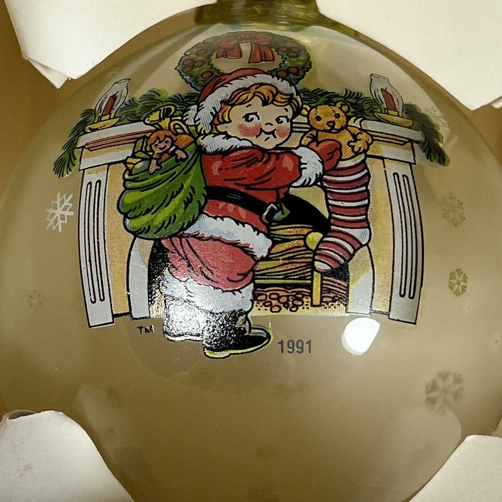 The CAMPBELL KIDS Christmas Glass Ornament with Box 1991 Season's Collector's